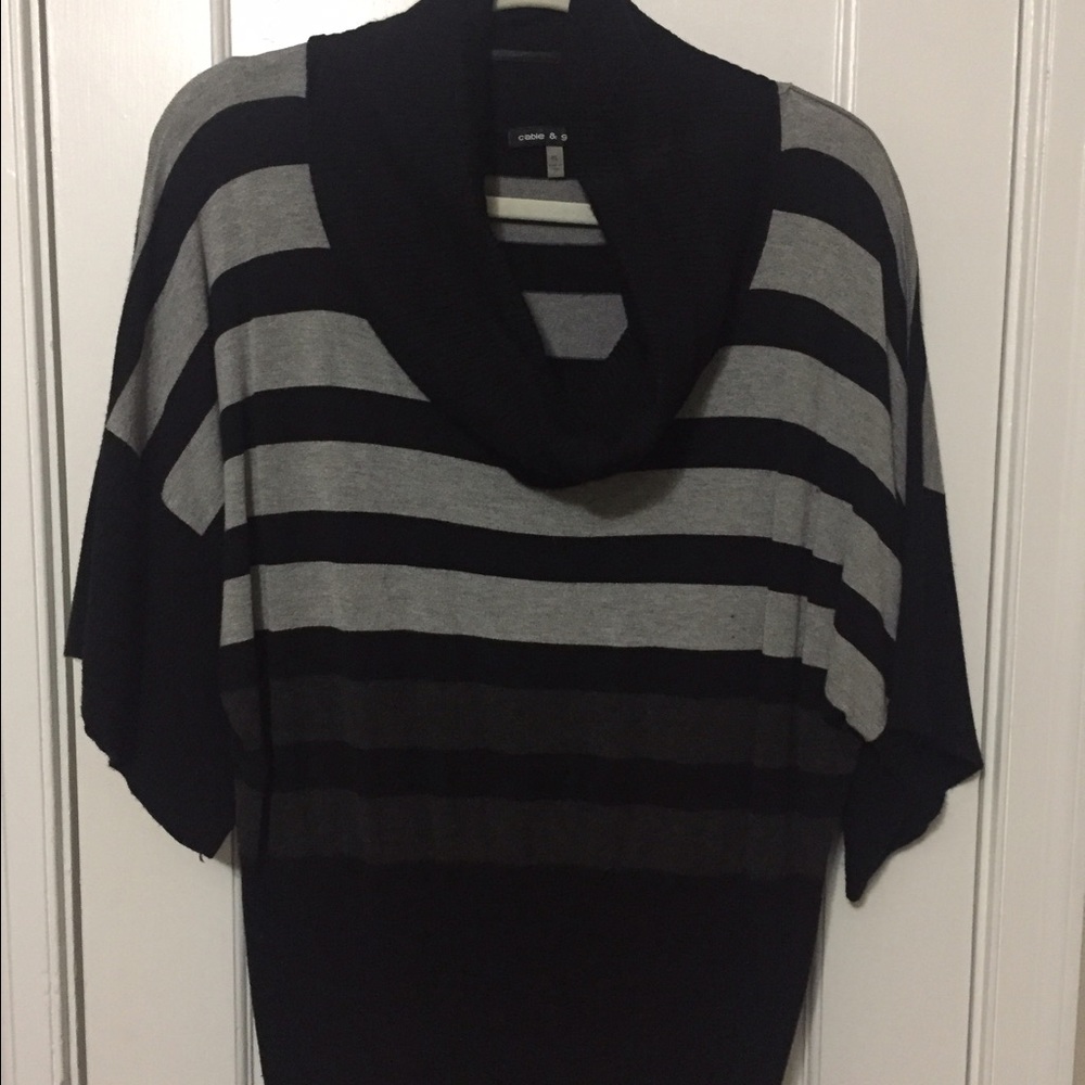 Cable & Gauge black and gray 3/4 sweater