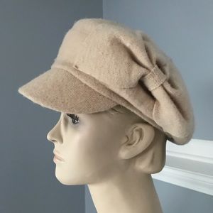 Wool beret/cap/hat with bow.