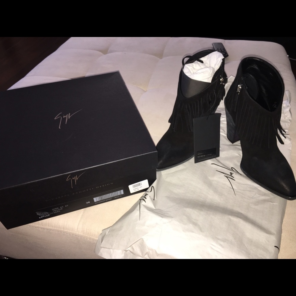 100% authentic Giuseppe Zanotti  bootie size 38