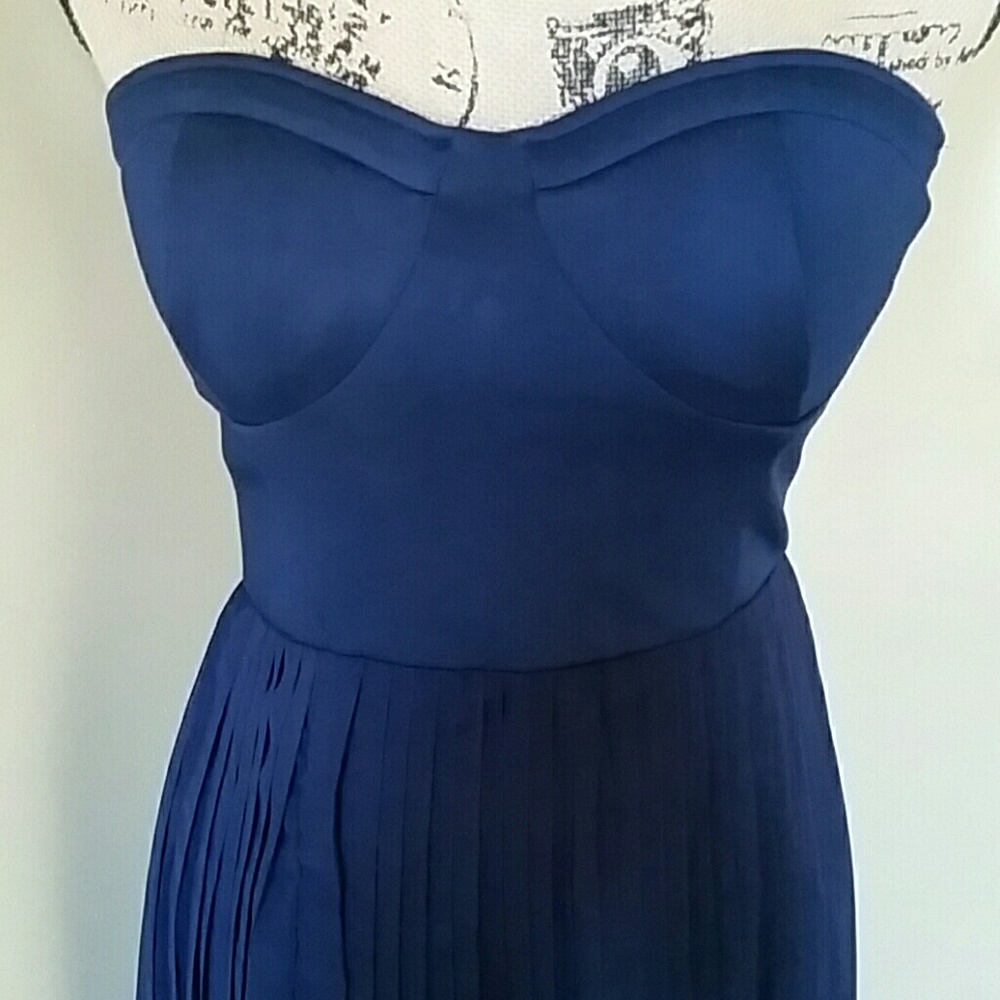 Dress - Picture 2 of 4