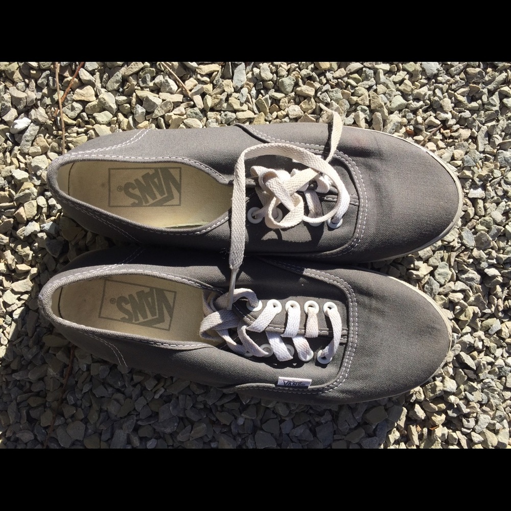 Barely used gray VANS women's size 8!!