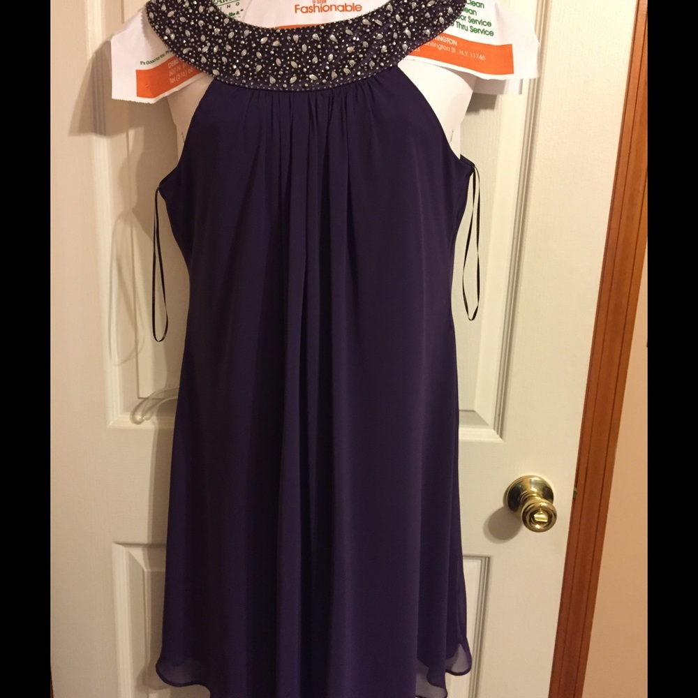 *********SOLD******Dress - dressy cocktail length.