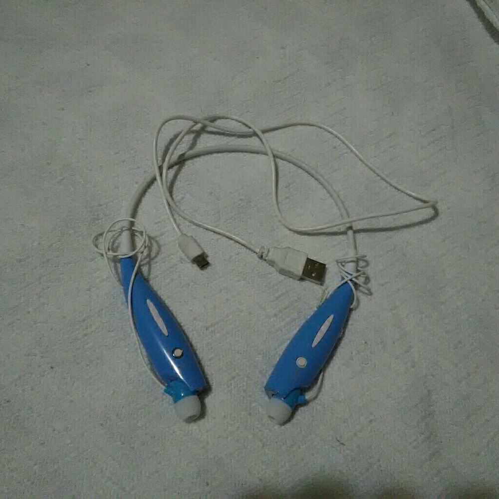 Watches/Headset - Picture 2 of 2