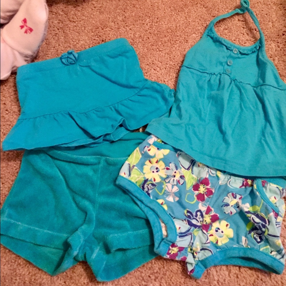Top and shorts/skort.