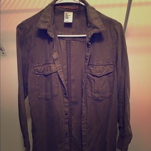 Green boyfriend shirt