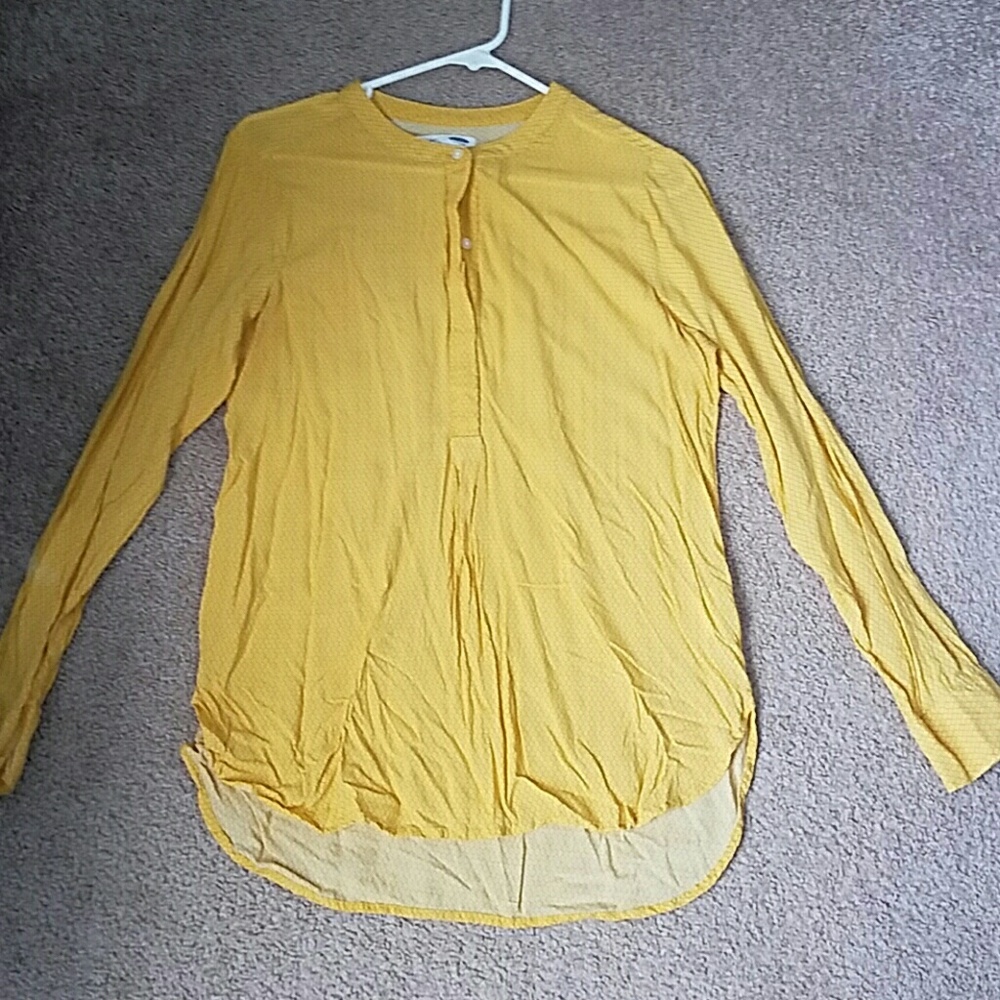 Light weight yelling half button tunic top