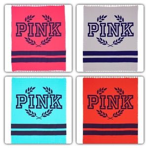 ✨NIB- VS PINK Indoor-Outdoor Blanket✨