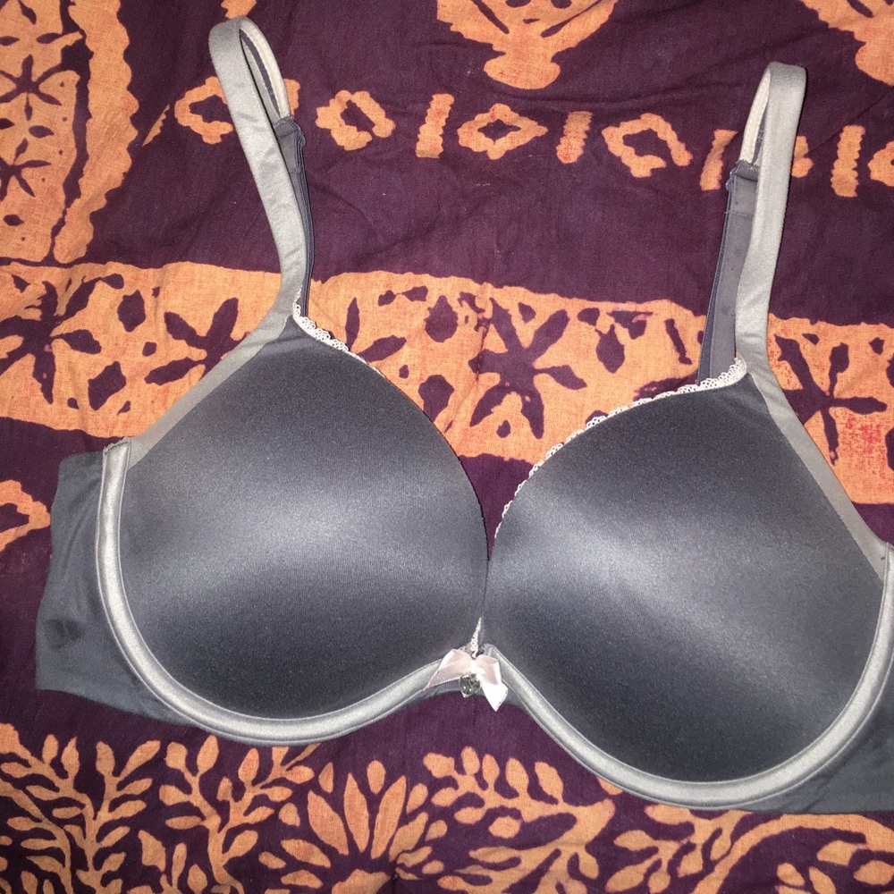 Body by Victoria's Secret bra.