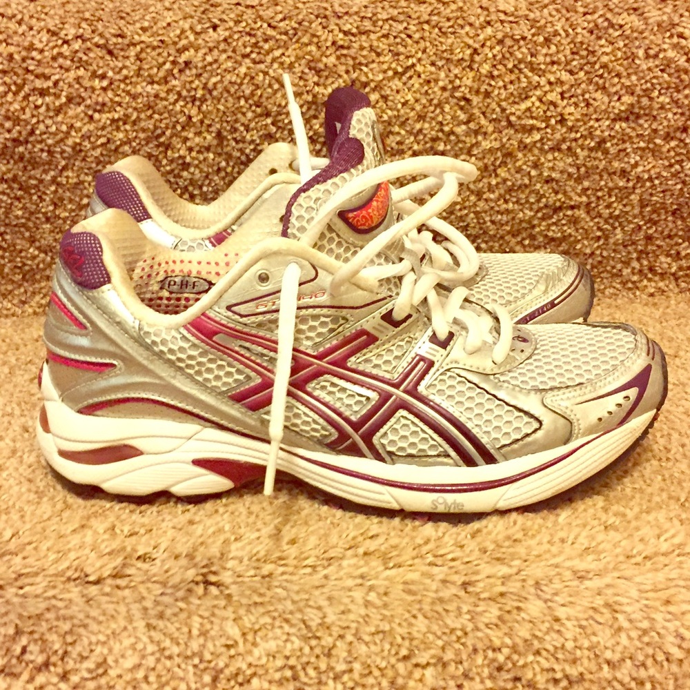 Women's Asics Gel Running Shoes Size 7