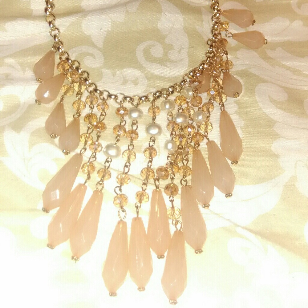NWOT Beautiful necklace