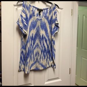 Short sleeve cold shoulder inc top