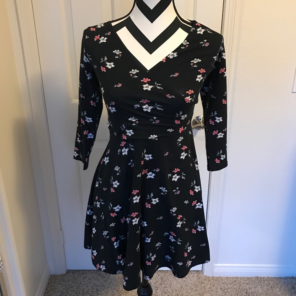 Hollister 3/4 sleeve floral dress