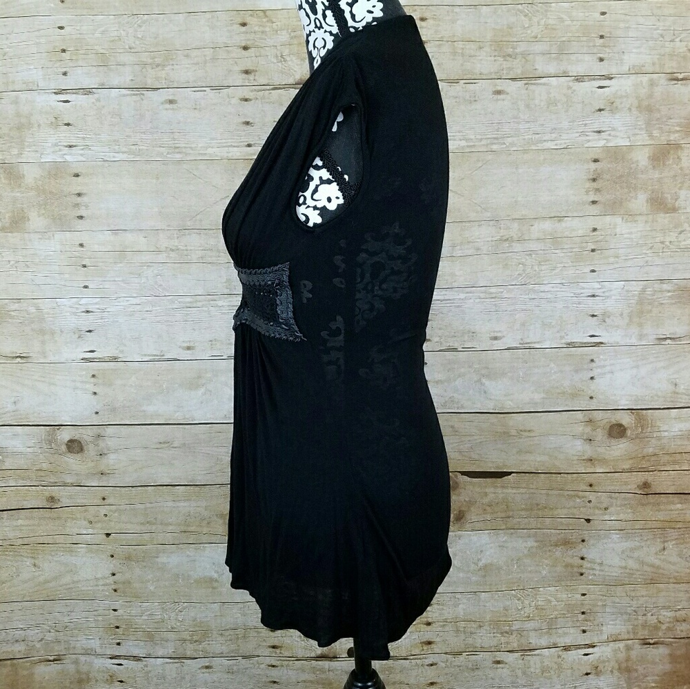 🚫 SOLD SKY Black Cap Sleeve Top - Picture 3 of 4