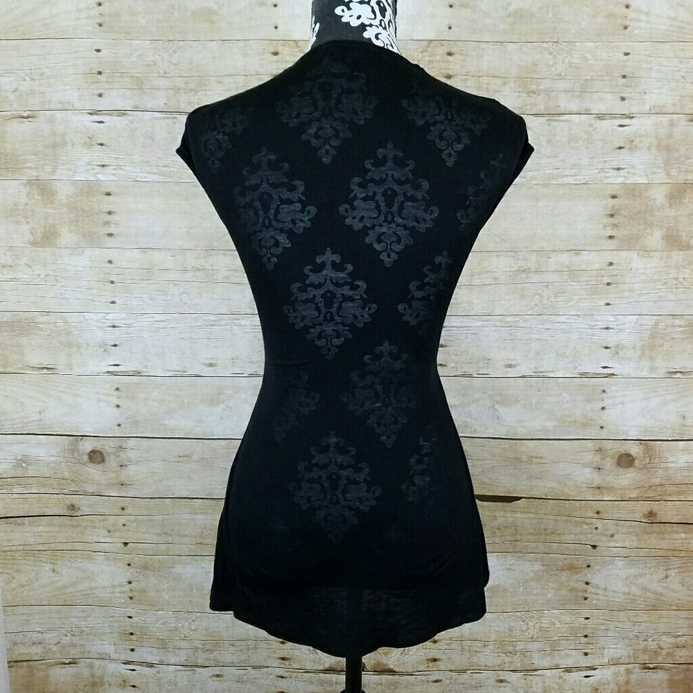 🚫 SOLD SKY Black Cap Sleeve Top - Picture 4 of 4