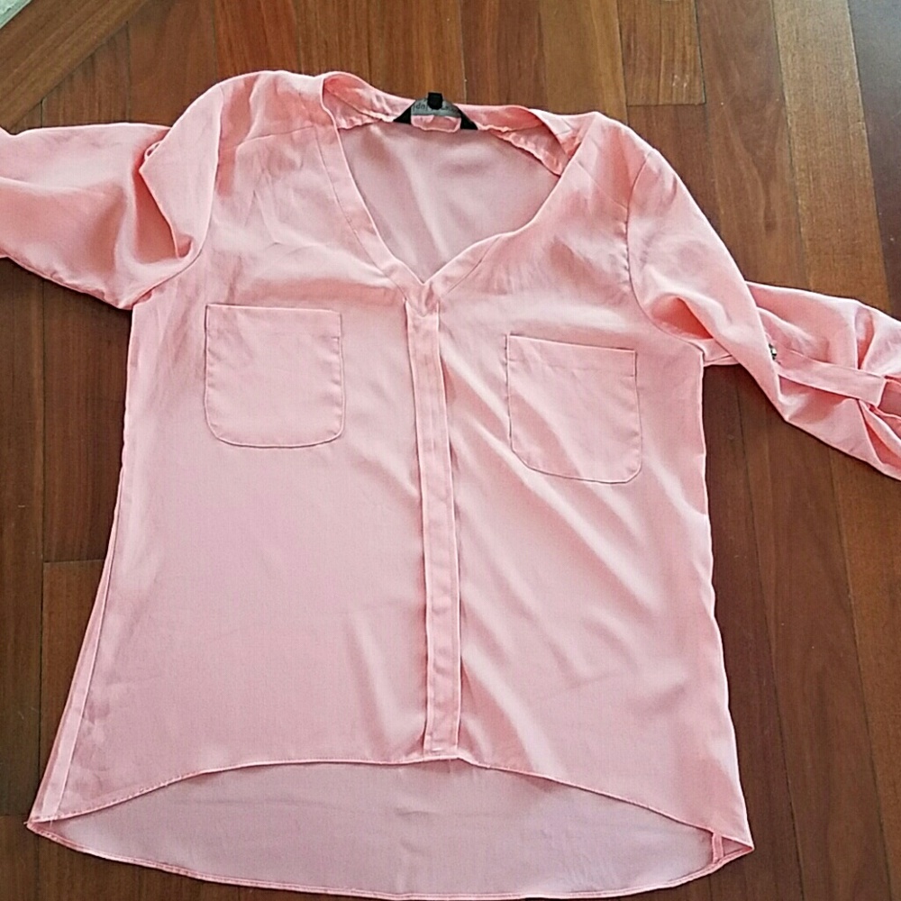LIQUID NEW YORK PINK BLOUSE LARGE GOLD DETAILS
