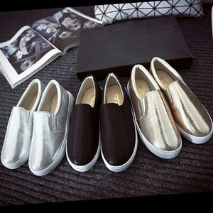 Women classic spring flats