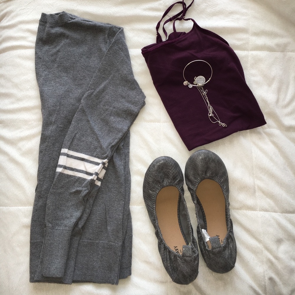 Old Navy Grey and White Sweater - Size Small