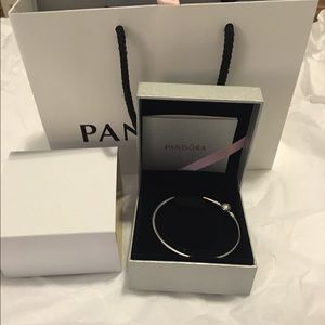 PANDORA Limited Edition Snowflake Bangle
