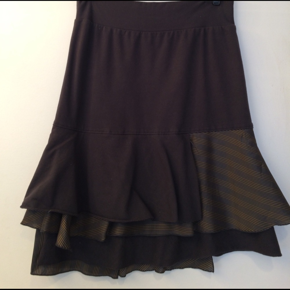 Neesh by DAR grey ruffle layered skirt, size S