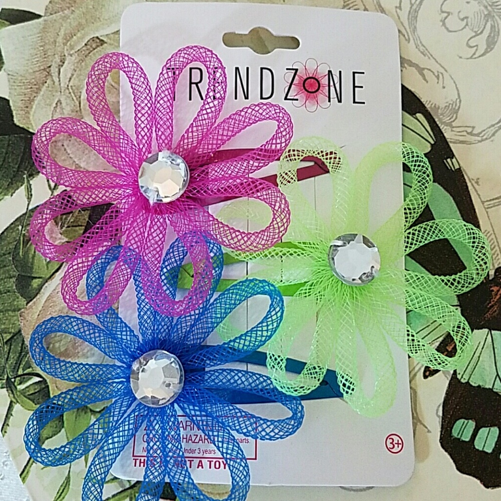 NWT Trend Zone Floral Snap Hair Clips
