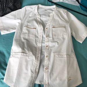 Jannuu scrub button up
