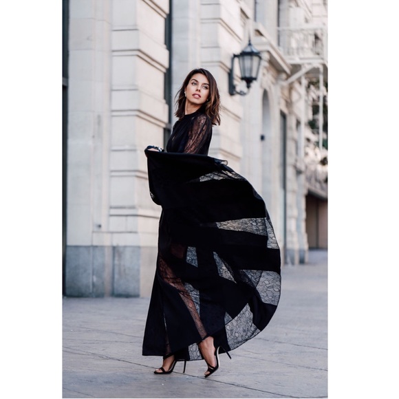 HP 🎉 EXPRESS EDITION LUXE LACE INSET MAXI DRESS - Picture 2 of 8