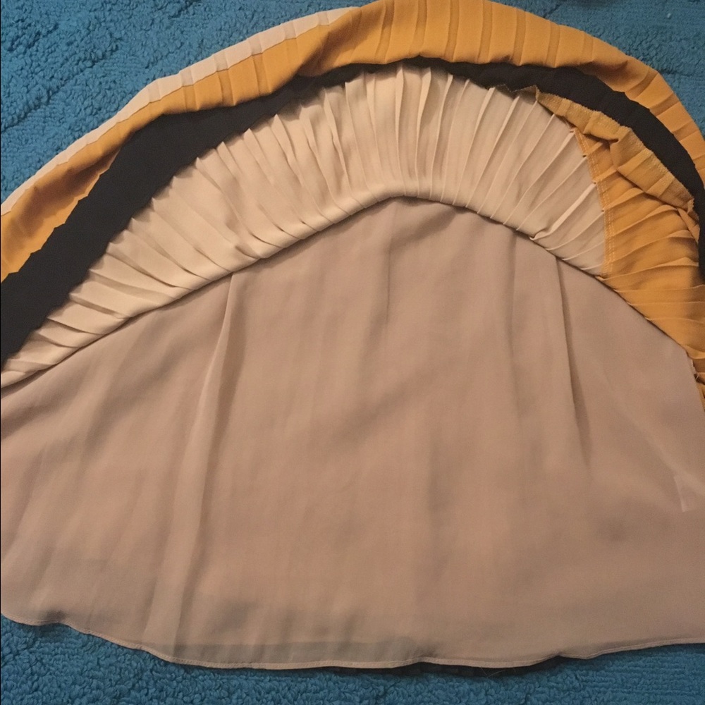 Bar III pleated skirt - Picture 4 of 4