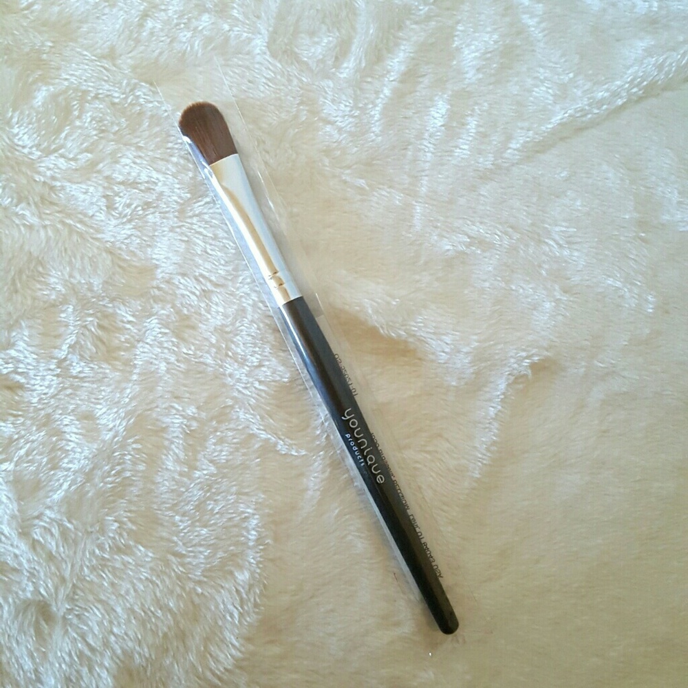 Concealer brush