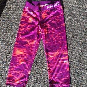 Nike pro crop running leggings.