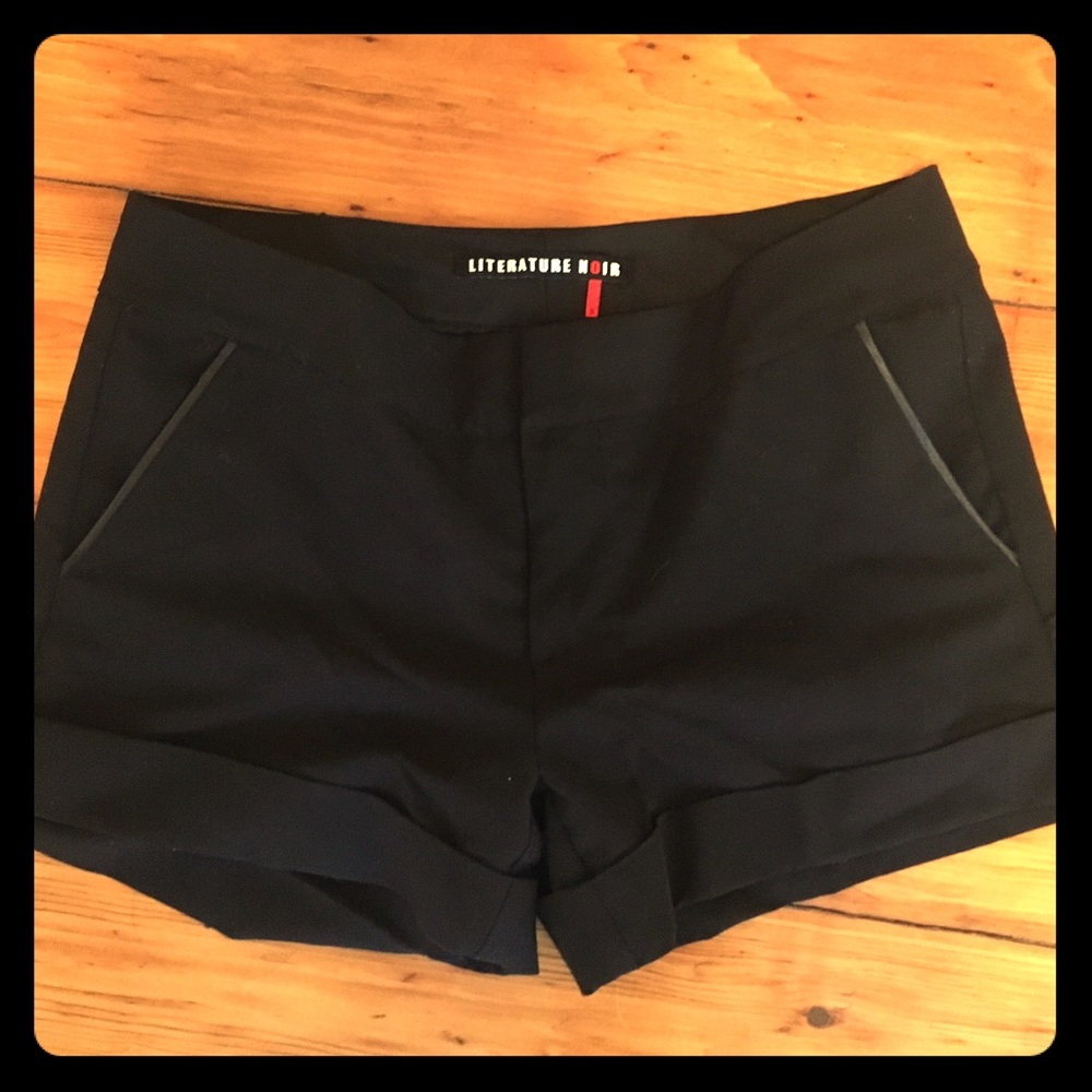 Literature Noir black shorts w/ leather trim sz s