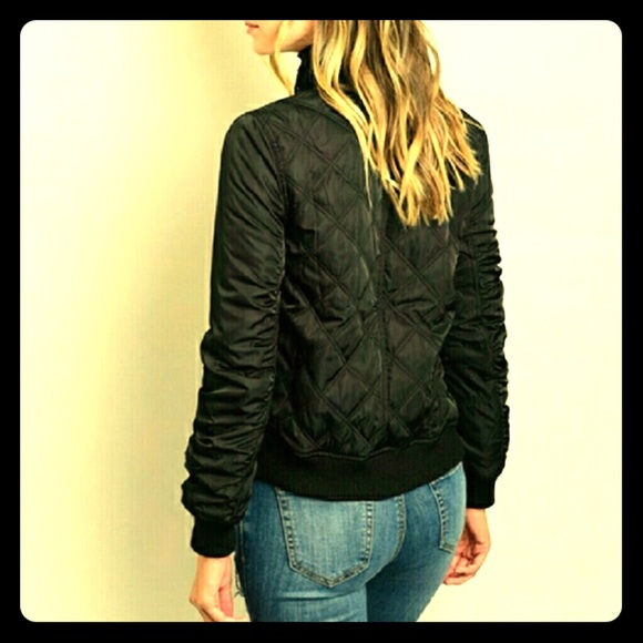 The TOM CRUISE Story - Bomber style in Top Gun - Picture 1 of 7