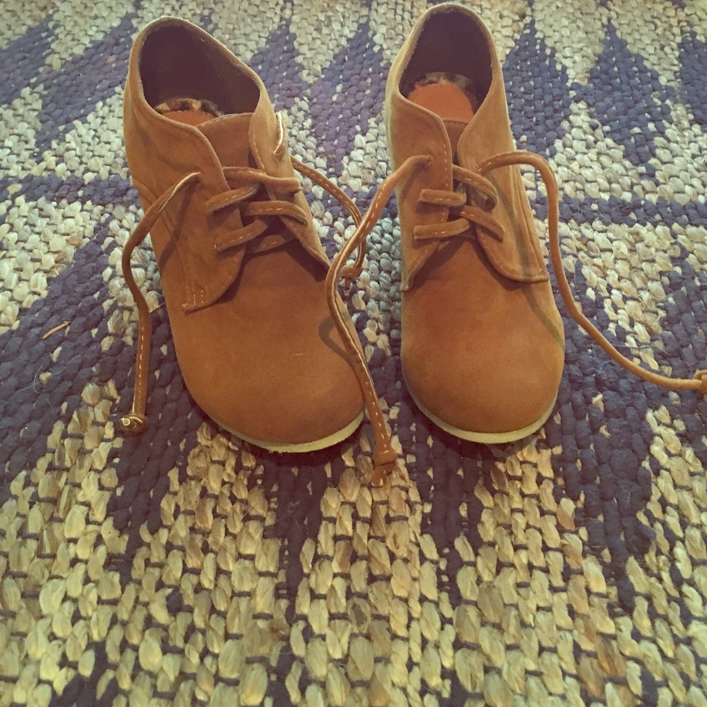 Tan wedges