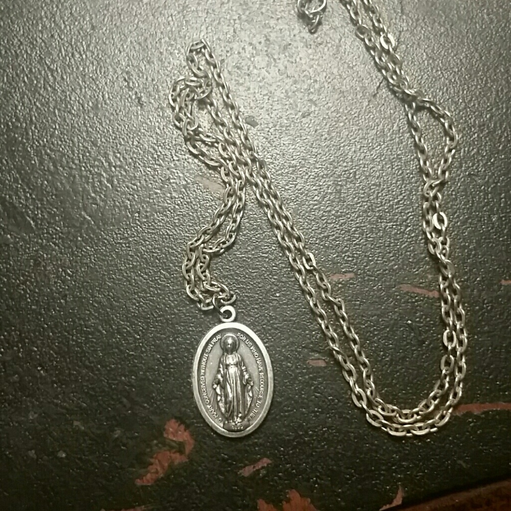 Virgin Mary silver tone pendent necklace