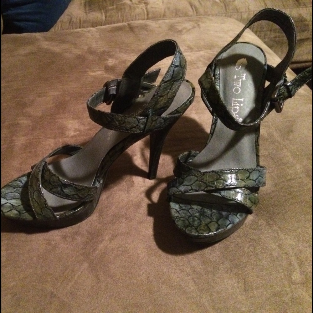 Two lips 5 inches heels