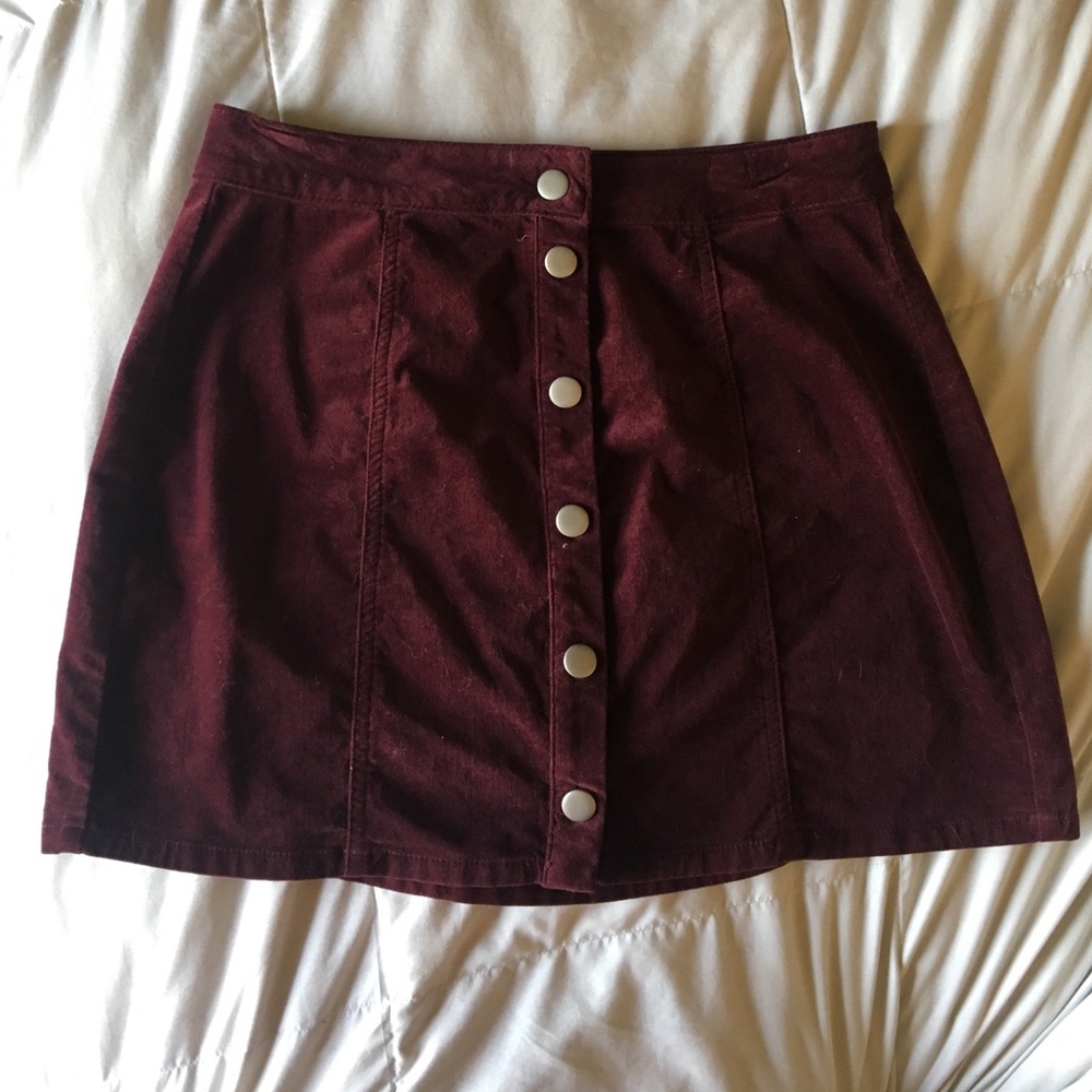 Brandy Melville Maroon Button Mini NWOT