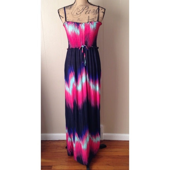 Dresses & Skirts - Maxi Dress