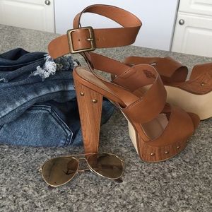 **BRAND NEW JustFab Gustava Tan Sandals Size 10**