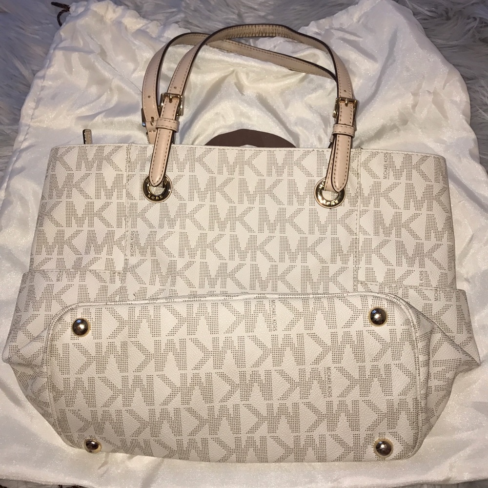 SOLD*******MICHAEL michael Kors jet set logo tote