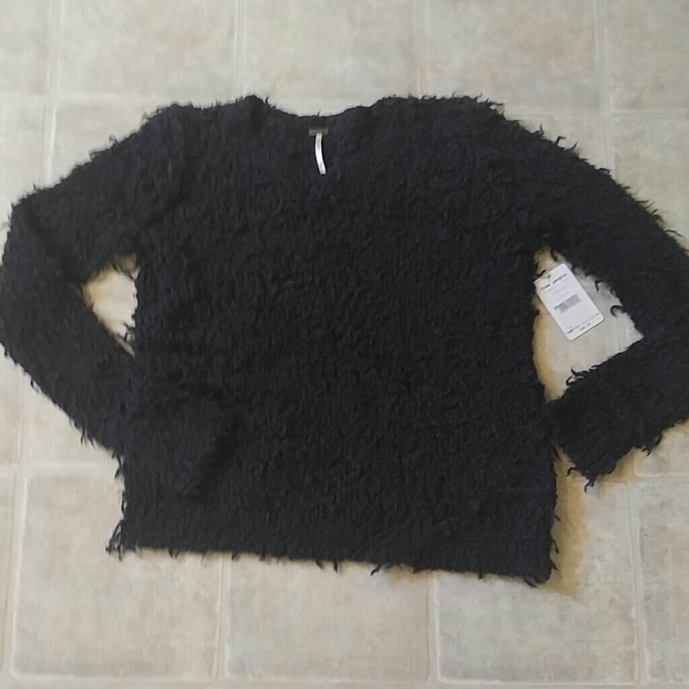 Soft Fuzzy free people nwt black sweater