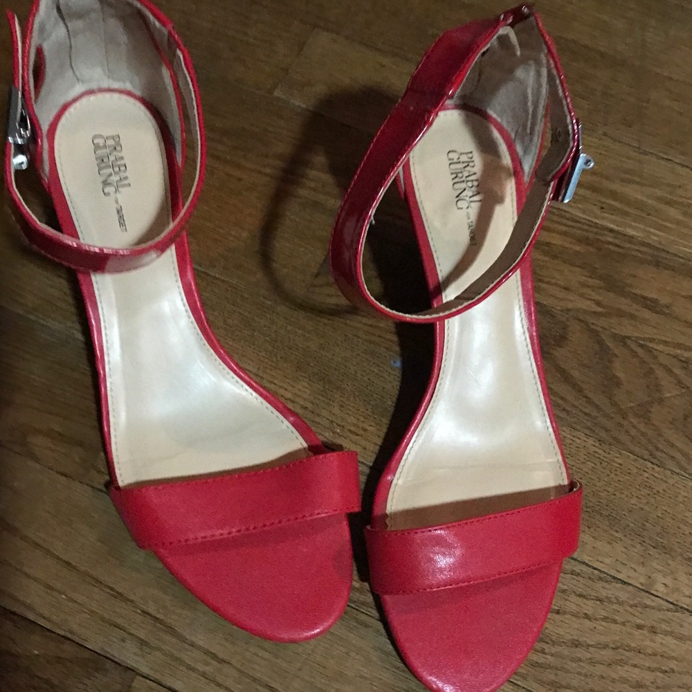 Adorable summer shoes -size 8