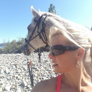 Meet your Posher, Shawna