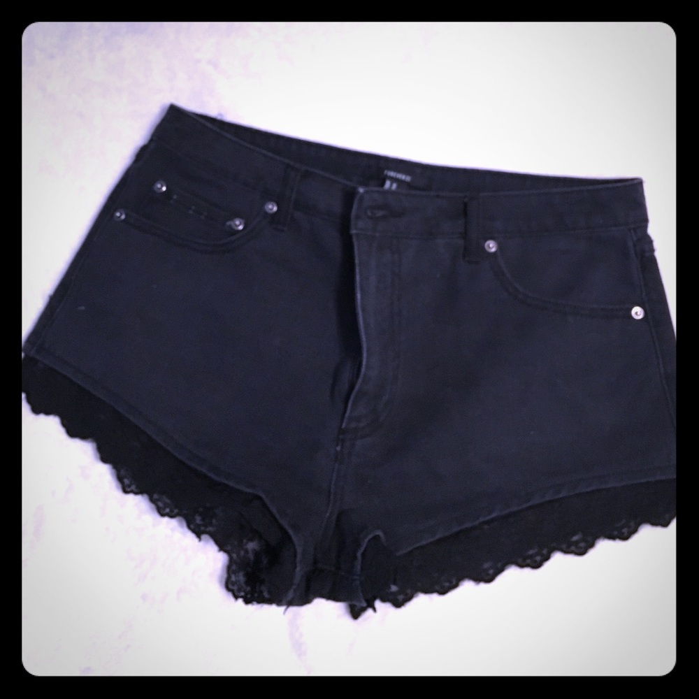 Forever 21 hi-waisted shorts🖤