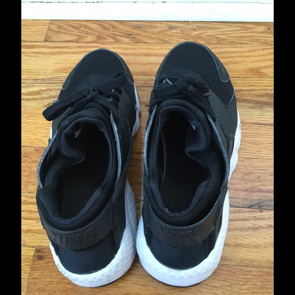 Nike huaraches run black/white sneakers