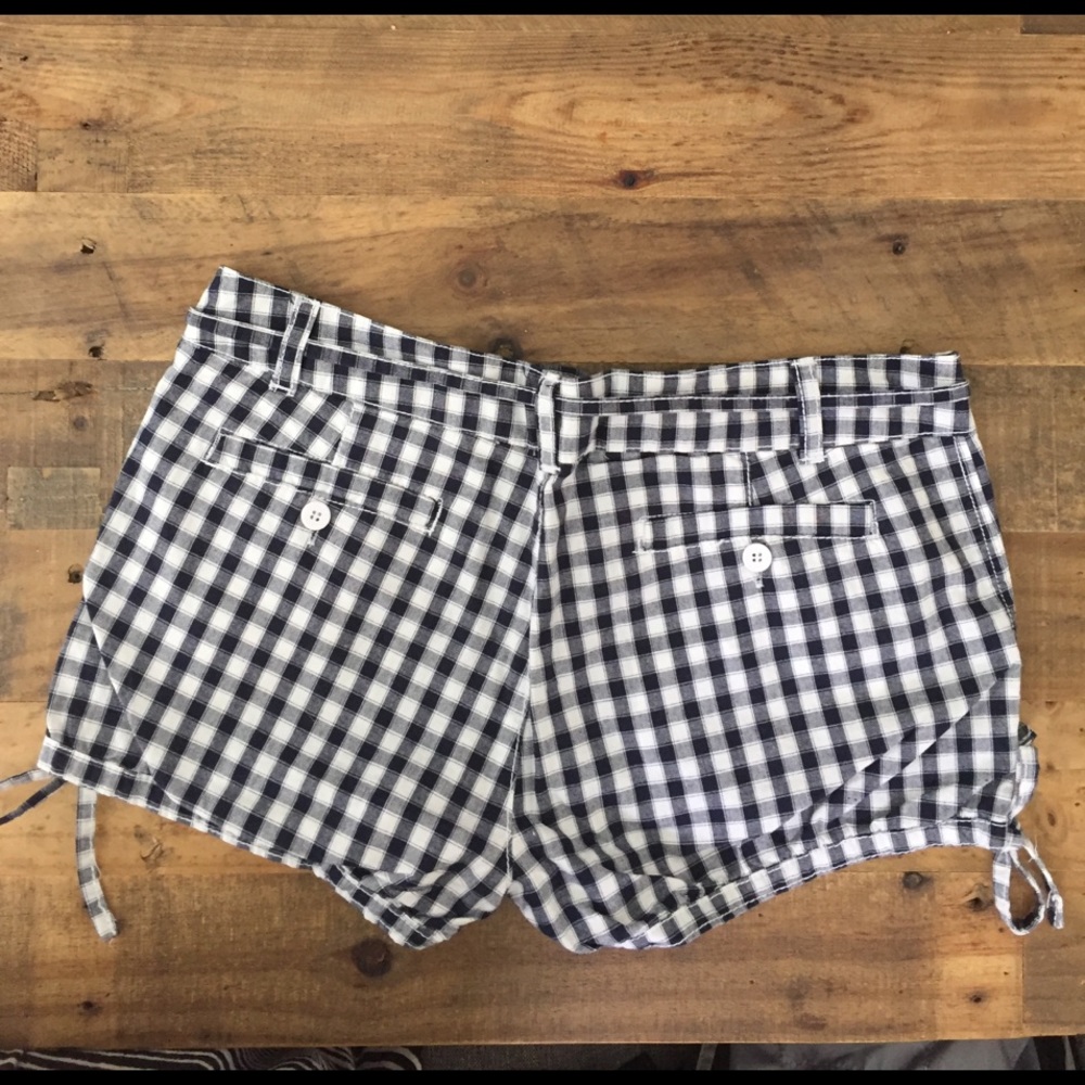 Gingham Short Shorts - Picture 2 of 4