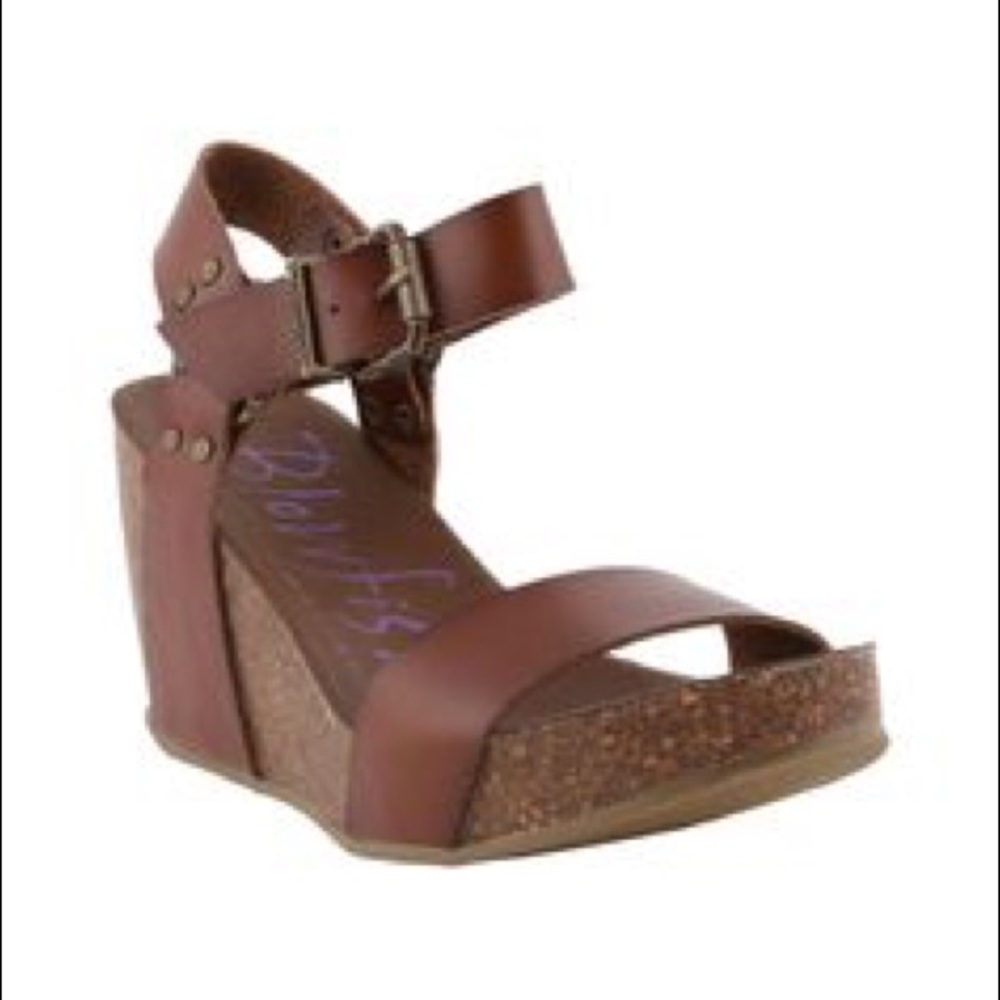 Strapped blowfish wedges