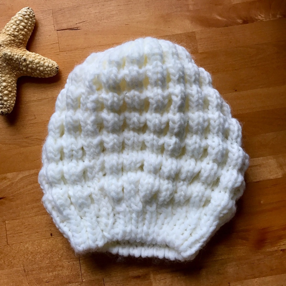 Old Navy knit beanie - super soft!