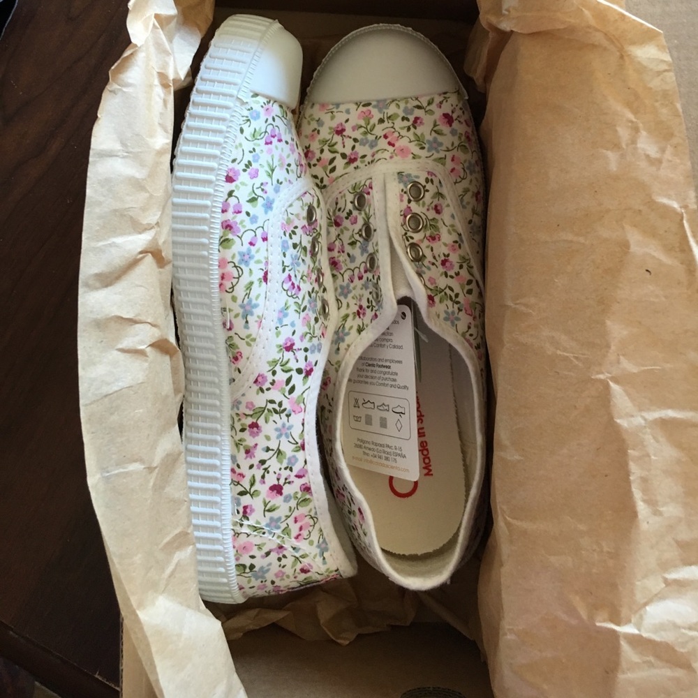 New kids cienta floral shoes