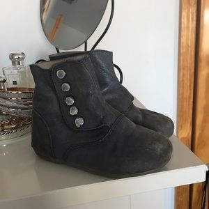 Toddler leather boots. Size 10