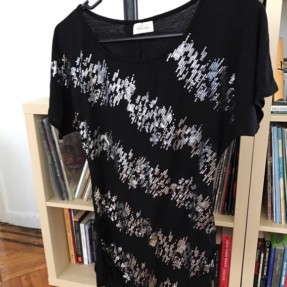 Fun black and silver shirt - Picture 1 of 2