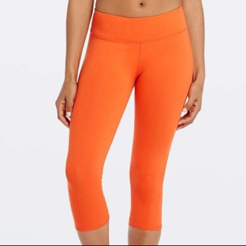 Fabeltics XS Capri leggings yoga pants NWOT